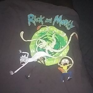 Im selling a Rick and Morty shirt